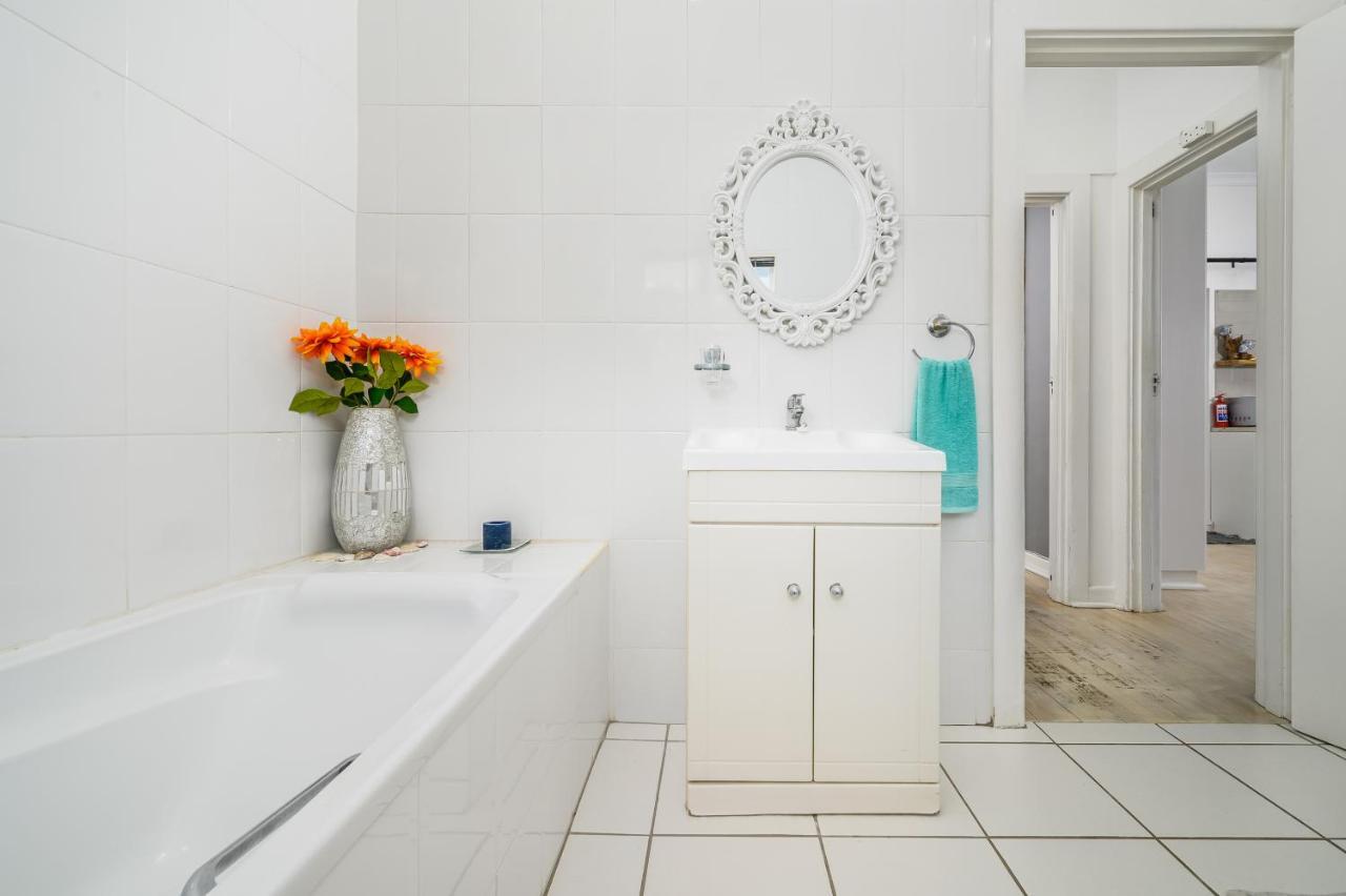 302 On Old Sea View Road Chelsea Apartment Port Elizabeth Bagian luar foto